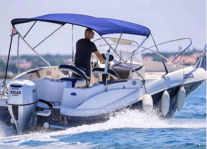 Motorboat Quicksilver Comander 635 150hp