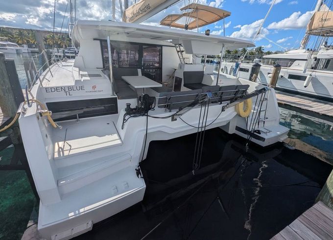 Catamaran Fountaine Pajot Astrea 42 with watermaker &amp; A/C - PLUS 12.58m