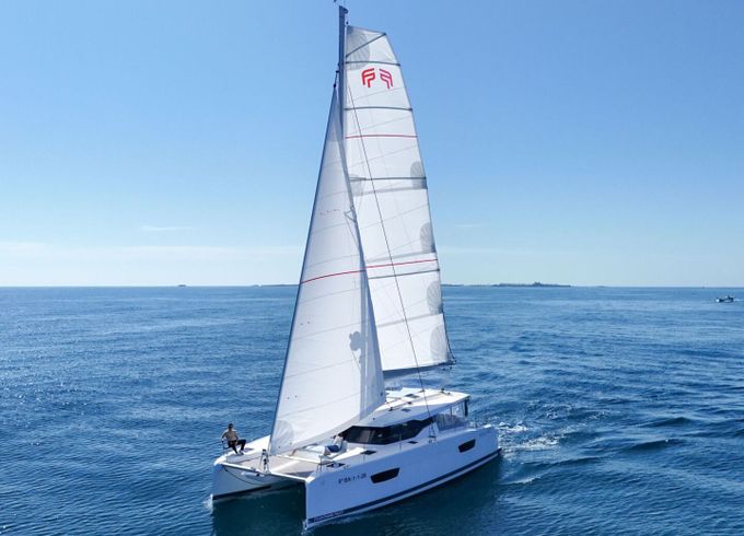 Catamaran Fountaine Pajot Astrea 42 12.58m