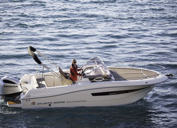 Motorboat Atlantic Marine Suncruiser 690 225hp