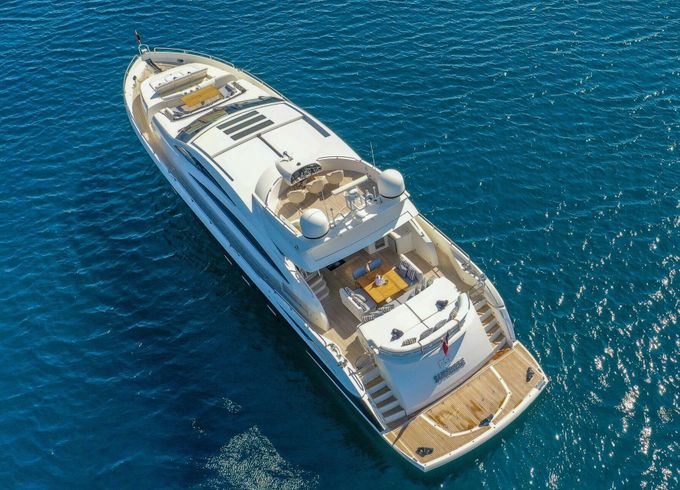 Motor yacht Sunseeker Predator 84 5545hp