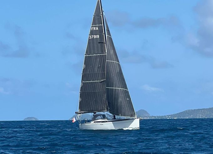 Sailboat Del Pardo Grand Soleil 43 13m