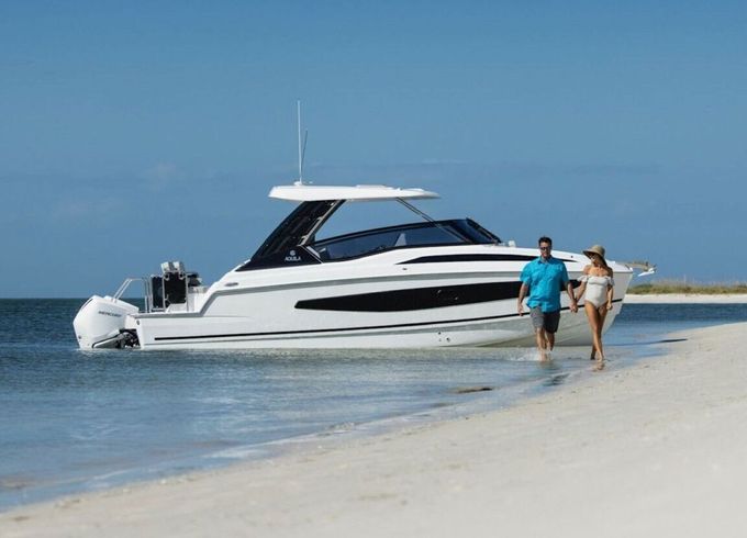 Motorboat AQUILA 32 SPORT CATAMARAN 600hp