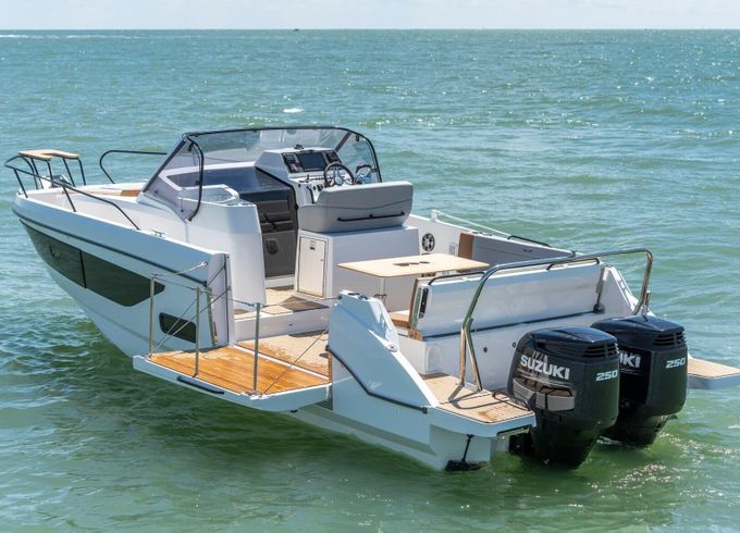 Motorboat Beneteau flyer 9 sundeck 450hp
