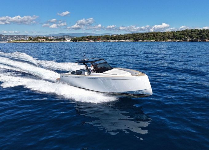 Motorboat Pardo 43 900hp