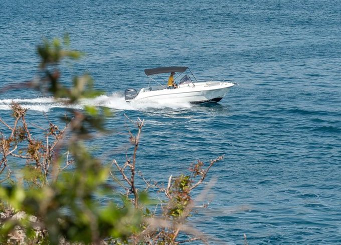 Motorboat Atlantic Marine Open 670 200hp