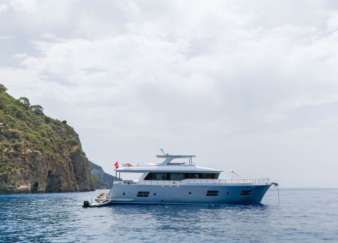 Motor yacht Luxury motor yacht with a capacity of 8 people 2024 800hp