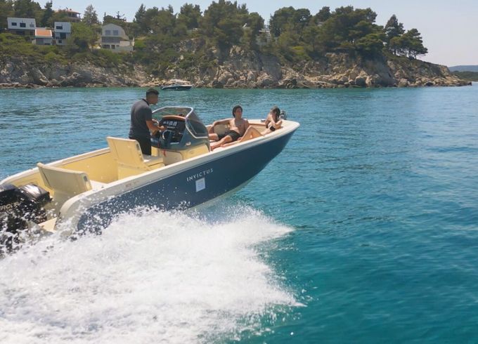 Motorboat Invictus FX200 150hp