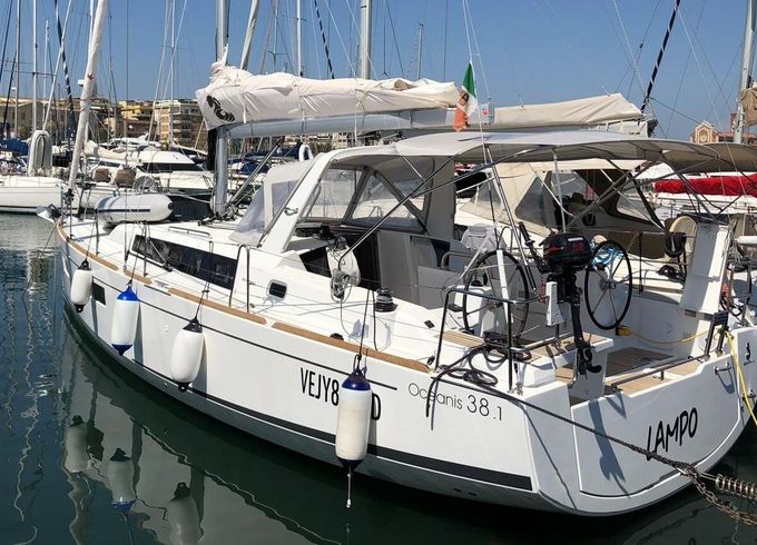 Sailboat Beneteau Oceanis 38.1 12m