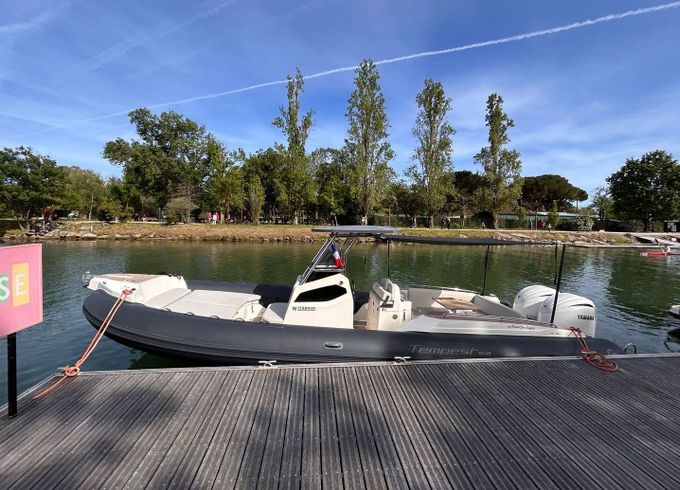 Motorboat Capelli Capelli Tempest 900 250hp