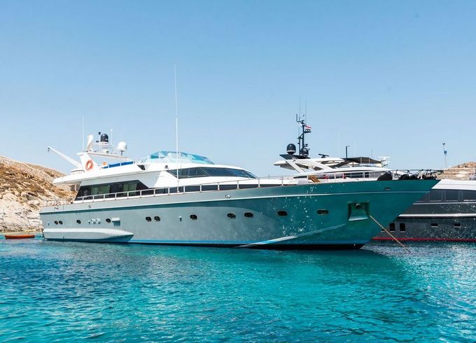 Motor yacht Cantieri Di Pisa Akhir 27 2660hp