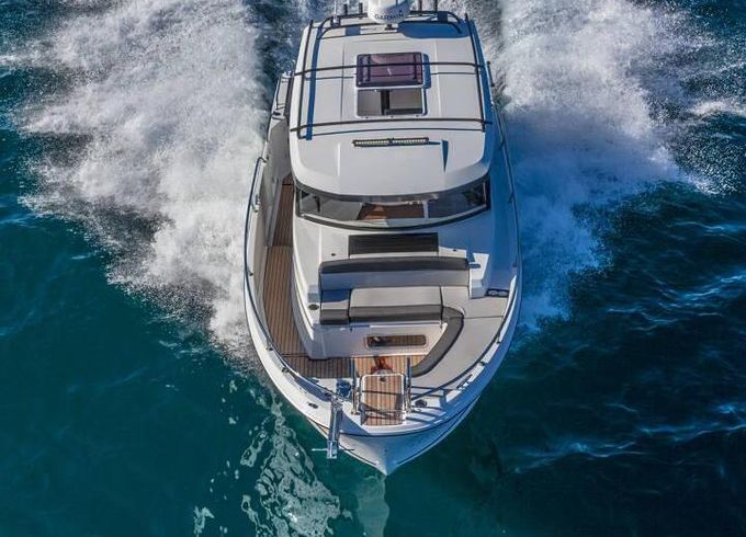 Motorboat Jeanneau Merry Fisher Marlin 895 350hp