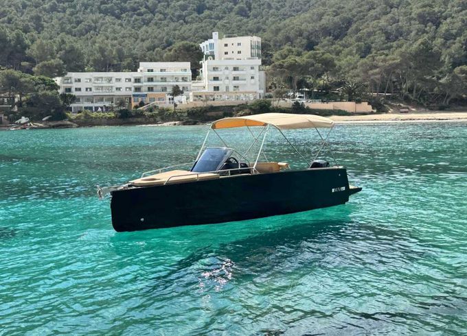 Motorboat Nuva M6 Cabin 150hp
