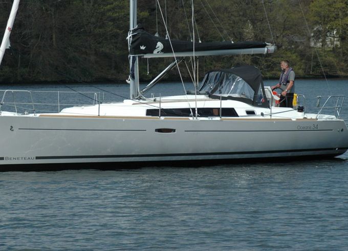 Sailboat Beneteau Oceanis 34 10.34m