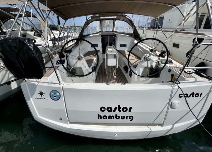 Sailboat Jeanneau Sun Odyssey 349 10.34m