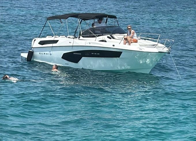 Motorboat KARNIC SL 902 300hp