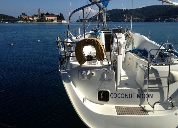 Sailboat Beneteau Oceanis 373 11.25m