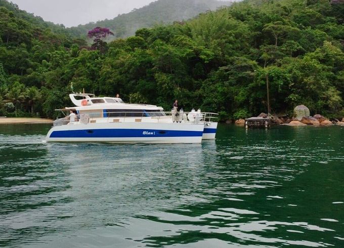 Motorboat Blujoi Power Cat 40 Angra 400hp