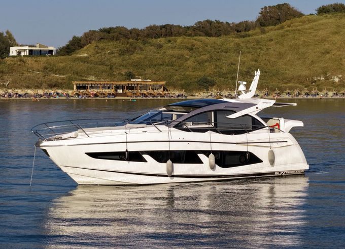 Motor yacht Sunseeker 50 Predator