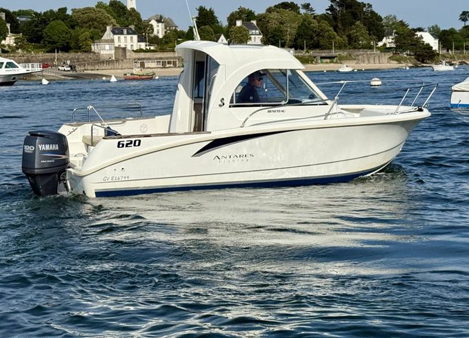 Motorboat Beneteau Antarés 620 100hp