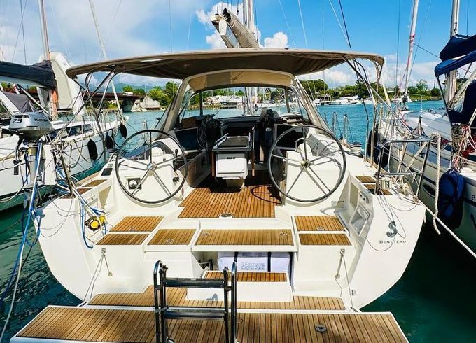 Sailboat Beneteau Oceanis 41 12m