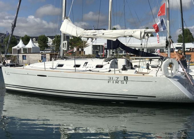 Sailboat Beneteau First 31.7 9.8m