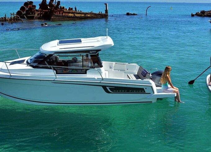 Motorboat Jeanneau Merry Fisher 695