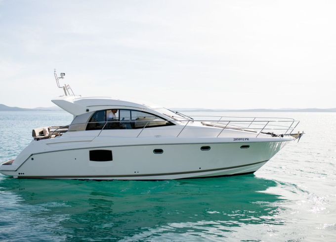 Motor yacht Jeanneau Prestige 390 S 640hp