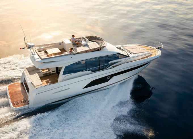 Motor yacht Jeanneau Prestige 520 Fly 880hp