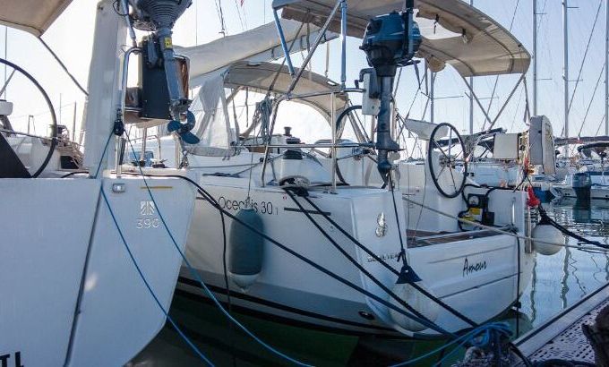 Sailboat 4 OCEANIS 30.1 -AM (2D/1C/0P) 9m