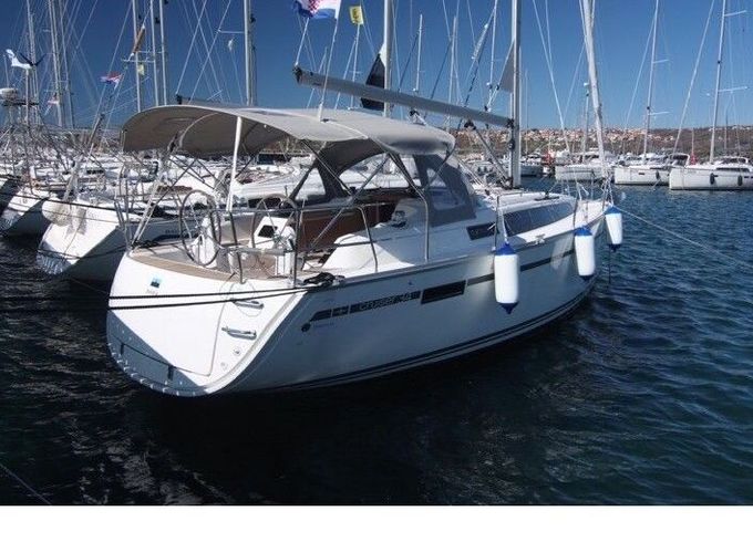Sailboat BAVARIA CRUISER 34 9.99m