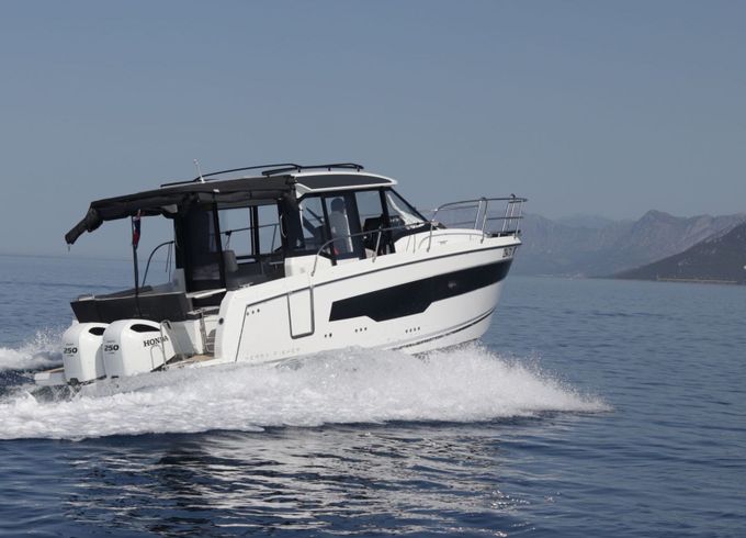 Motorboat Jeanneau Merry Fisher 895 500hp
