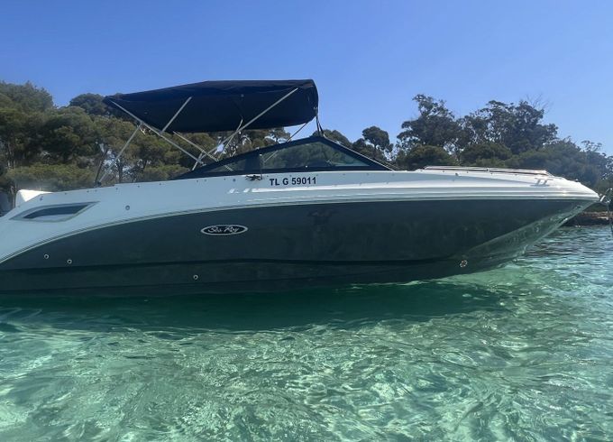 Motorboat Sea Ray 250 SDX 250hp