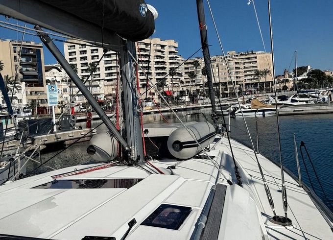 Sailboat Jeanneau Sun Odyssey 469 14.05m