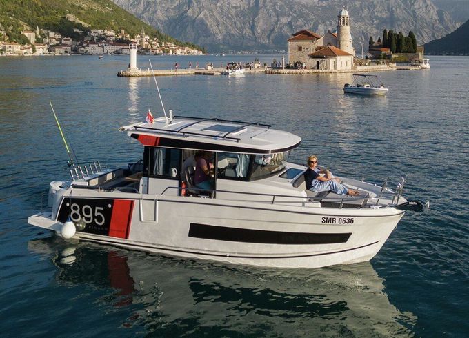 Motorboat Jeanneau Merry fisher 895 350hp