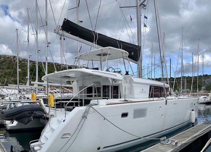 Catamaran Lagoon-Bénéteau Lagoon 450 F - 4 + 2 cab. 13m