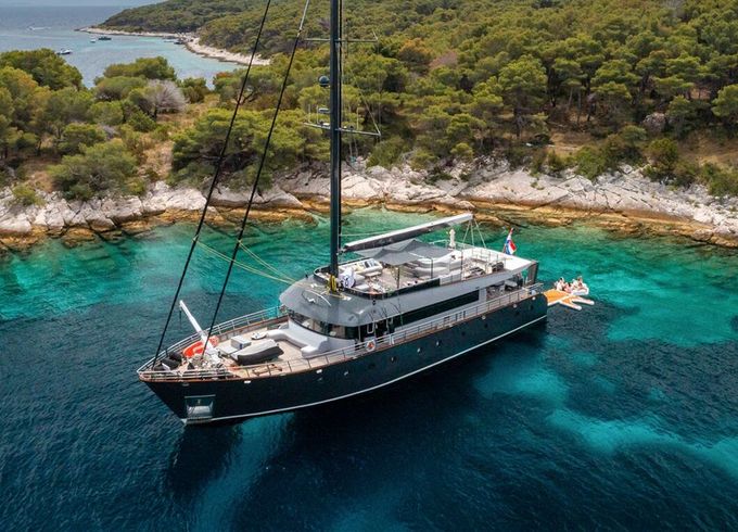 Sailing yacht Custom Sailing Yacht Rara Avis 33m
