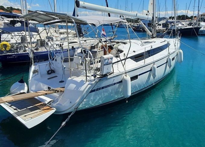 Sailboat Bavaria Cruiser 37 11.3m