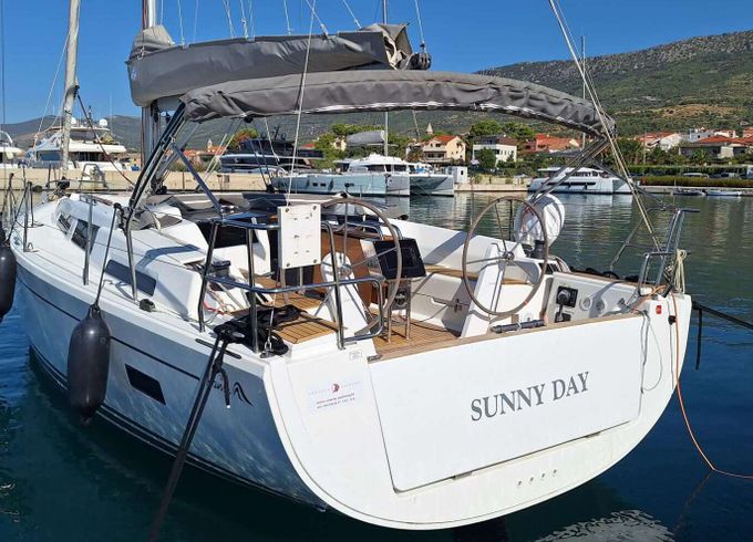 Sailboat HANSE 388 11.4m
