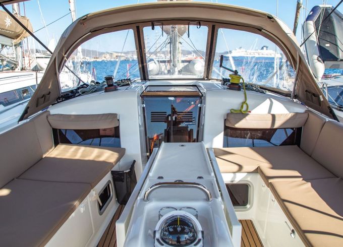 Sailboat Jeanneau Sun Odyssey 440 13.39m