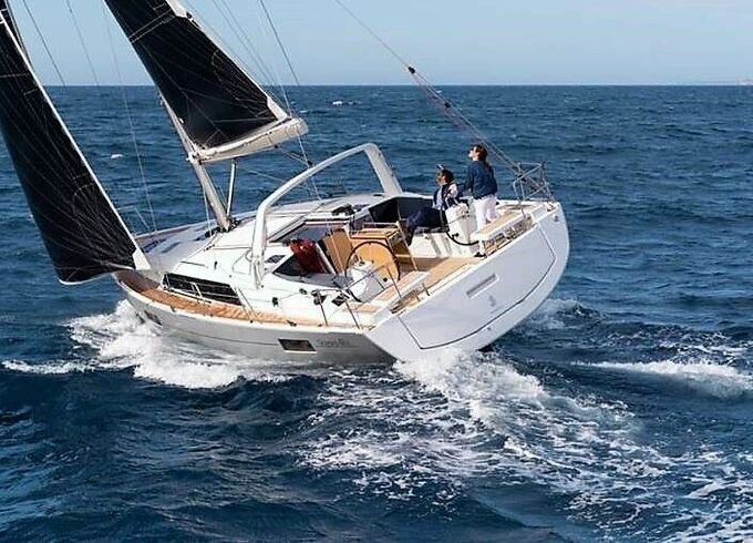 Sailboat BENETEAU OCEANIS 41.1 12.43m