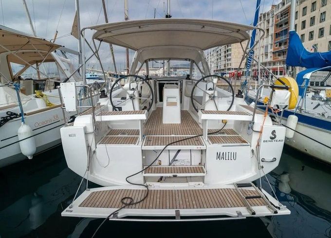 Sailboat Beneteau Oceanis 35 10.45m