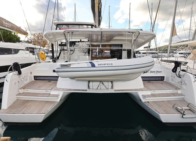 Catamaran LAGOON 42 12.8m