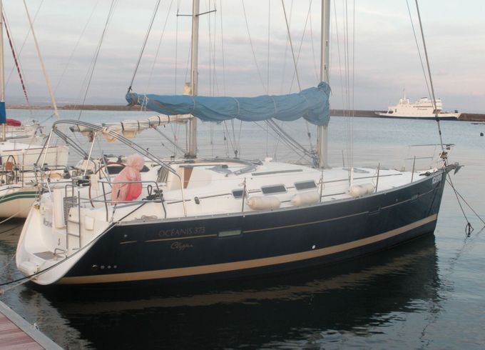 Sailboat BENETEAU Oceanis 373 Clipper 11.4m