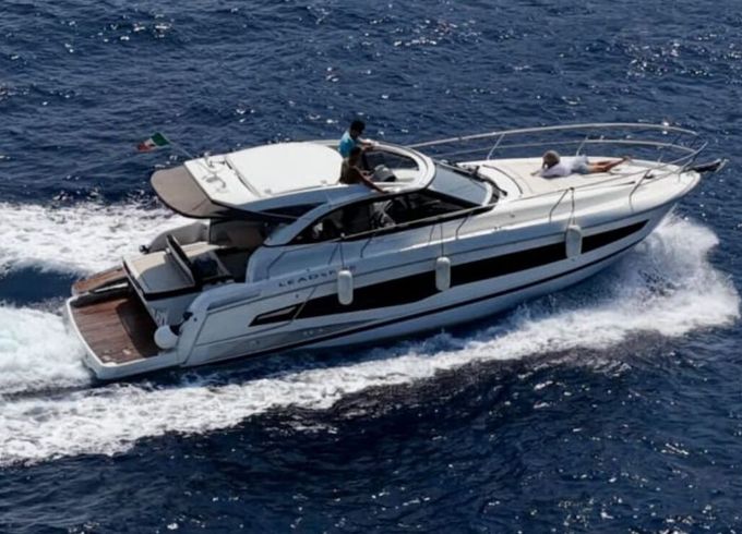 Motorboat Jeannau Leader 36 570hp