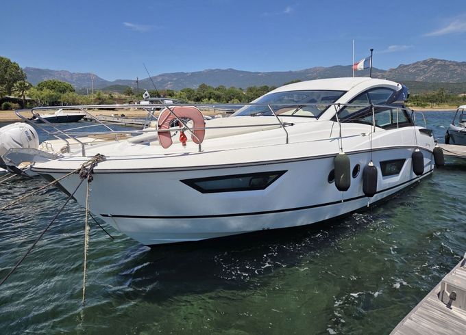 Motorboat Beneteau Gran Turismo 40 600hp