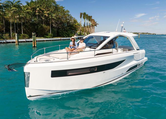 Motor yacht Jeanneau DB 37 640hp