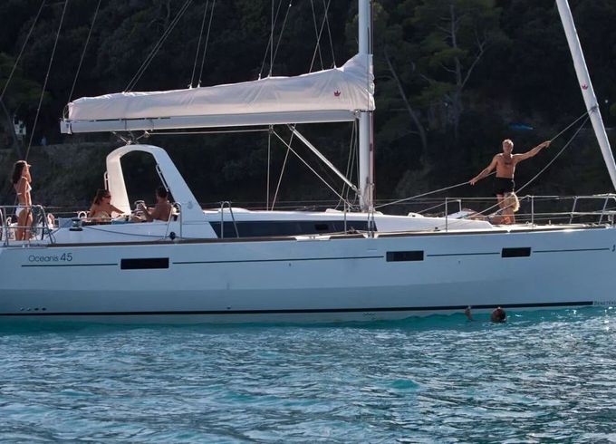Sailboat Beneteau Oceanis 45 13.7m