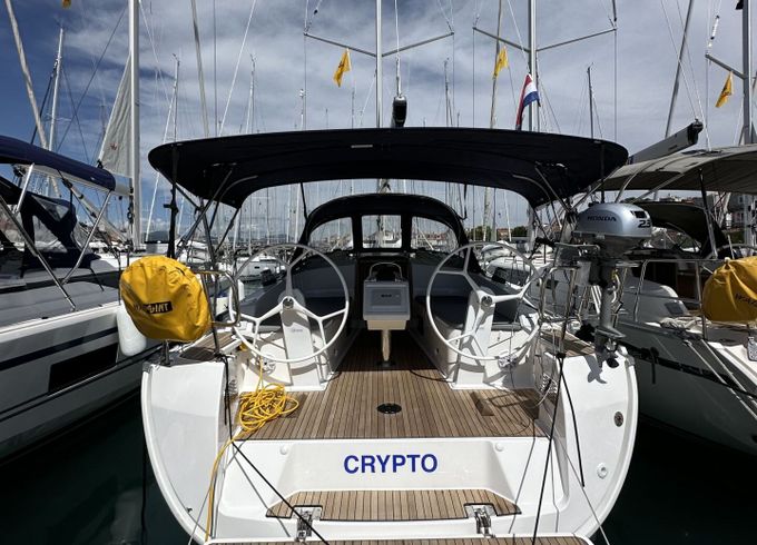 Sailboat Bavaria Cruiser 37 11m