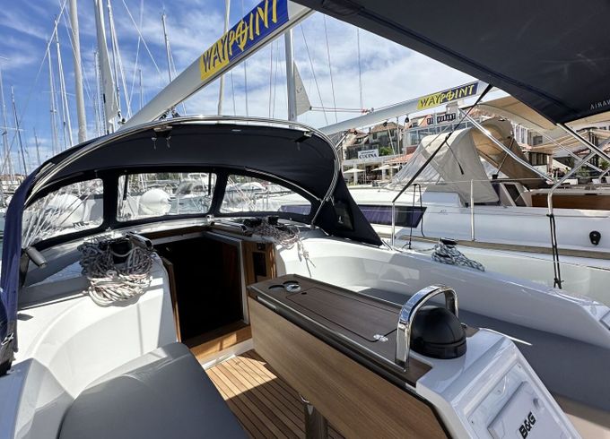 Sailboat Bavaria Cruiser 34 9m